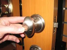 Locksmith Master Store Renton, WA 425-749-3861 - door-unlock